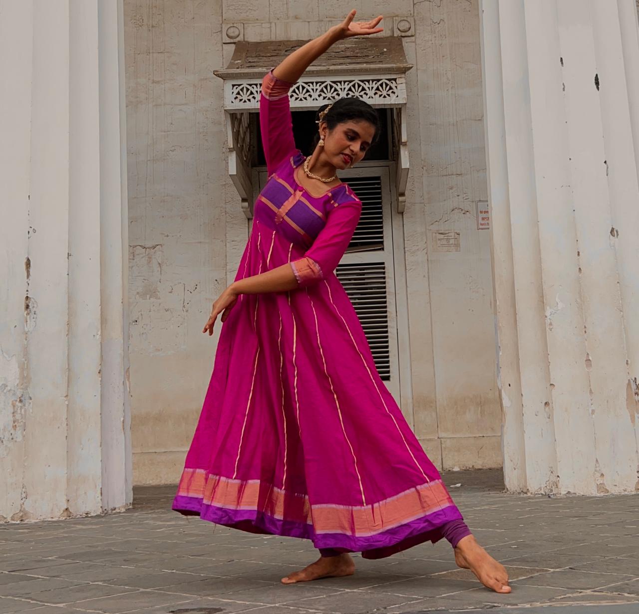 Komal Madkar in elegant Kathak pose